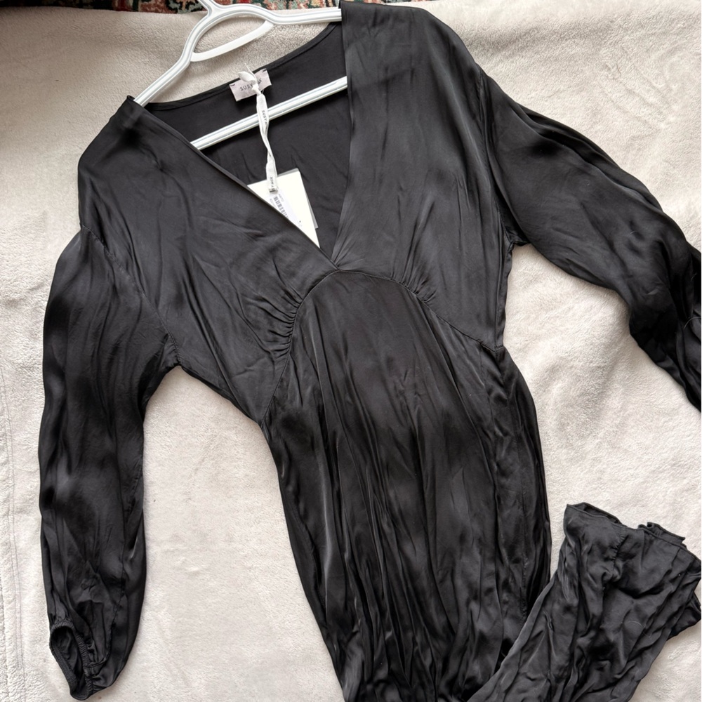 NWT - Made in Italy - Black Long Sleeve V-Neck maxi dress - silk/satin - size M
